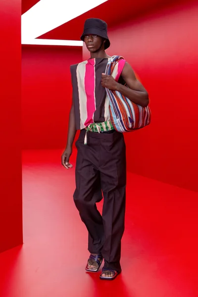 Look 25